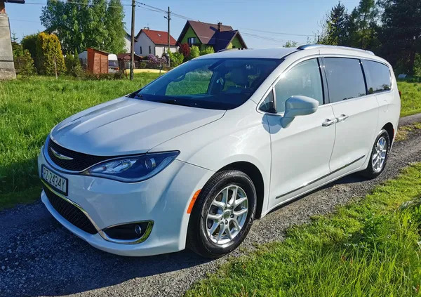 rzeszów Chrysler Pacifica cena 98500 przebieg: 196900, rok produkcji 2017 z Rzeszów